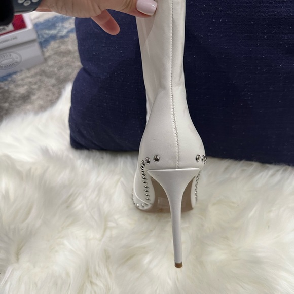 Sexy studded white heels. - Picture 5 of 7